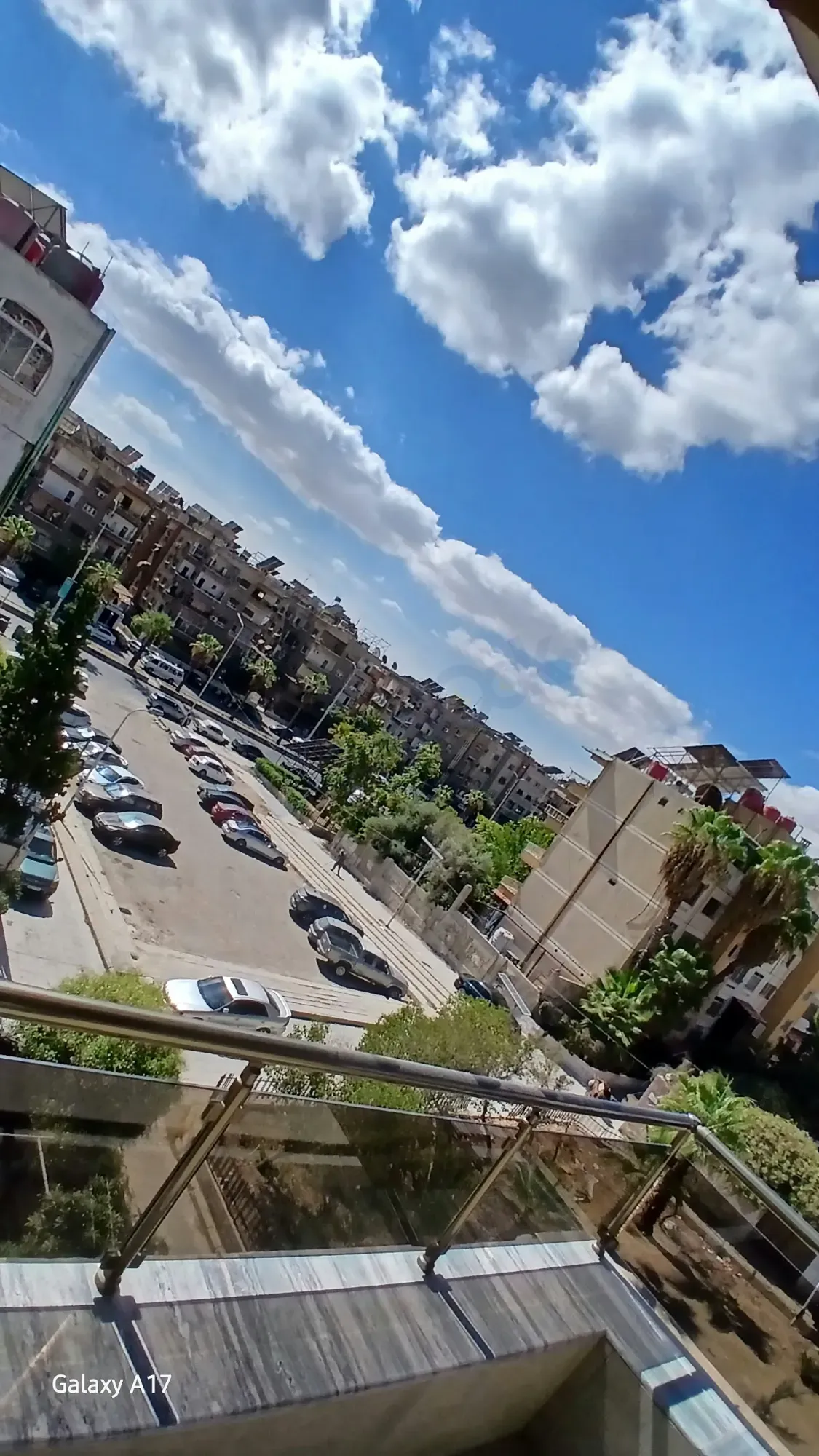 للاجار فاضي بلا فرش