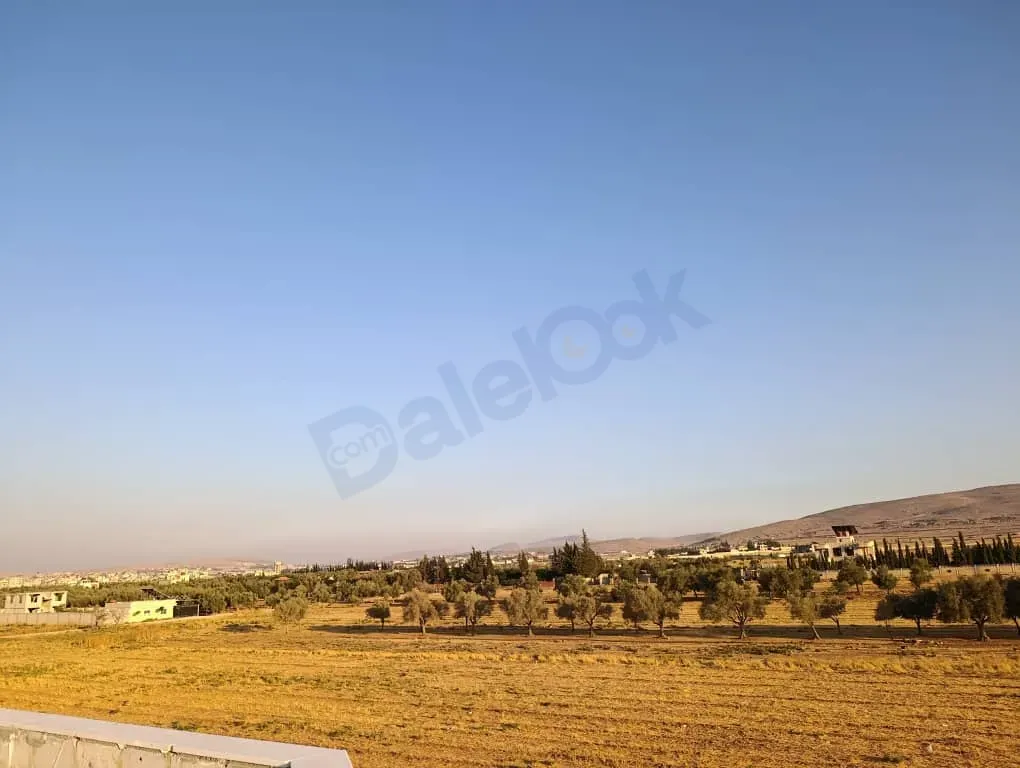 أرض للبيع بمساحة 875م٢ مشيد عليها بناء مؤلف من طابقين مساحته 320 م٢