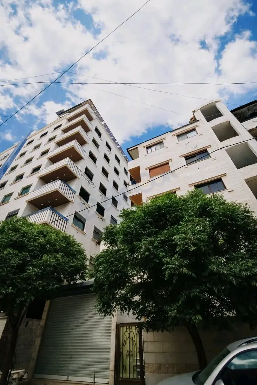 للبيع شقة في أشرفية صحنايا - دخلة بنك بركة