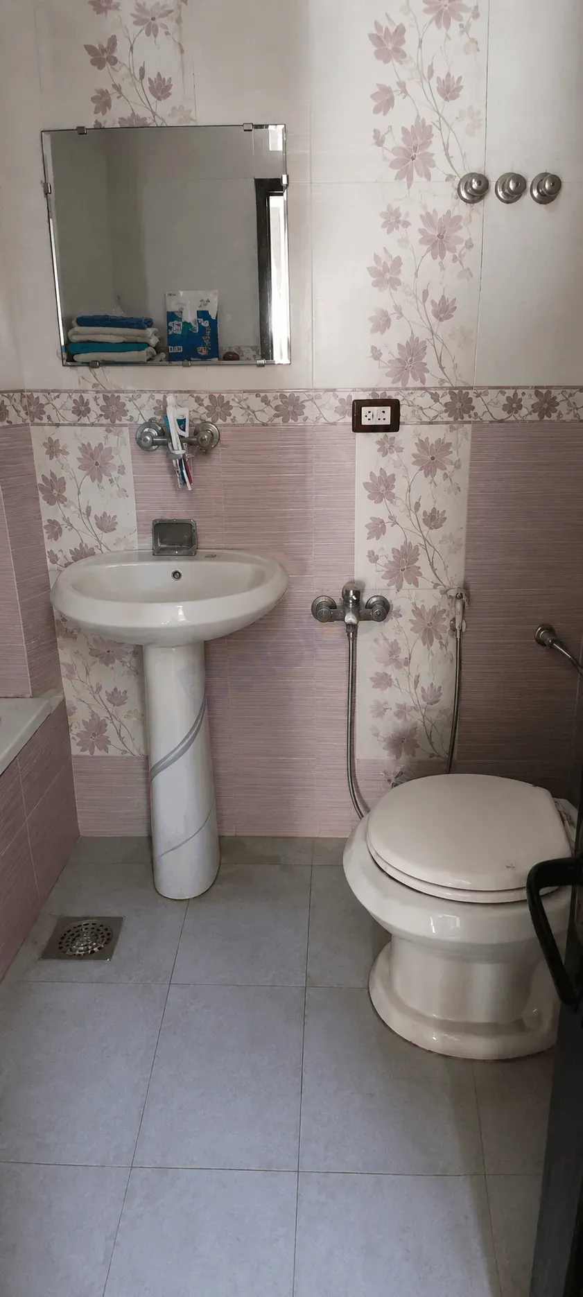 uploads/advertisements/images/apartment_for_sale_in_Babbila_damascus_-_dalelook__5_-1779124955903.webp
