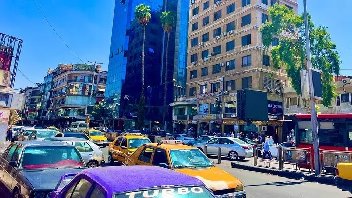 مكتب للإيجار على شارع الحمرا مباشر