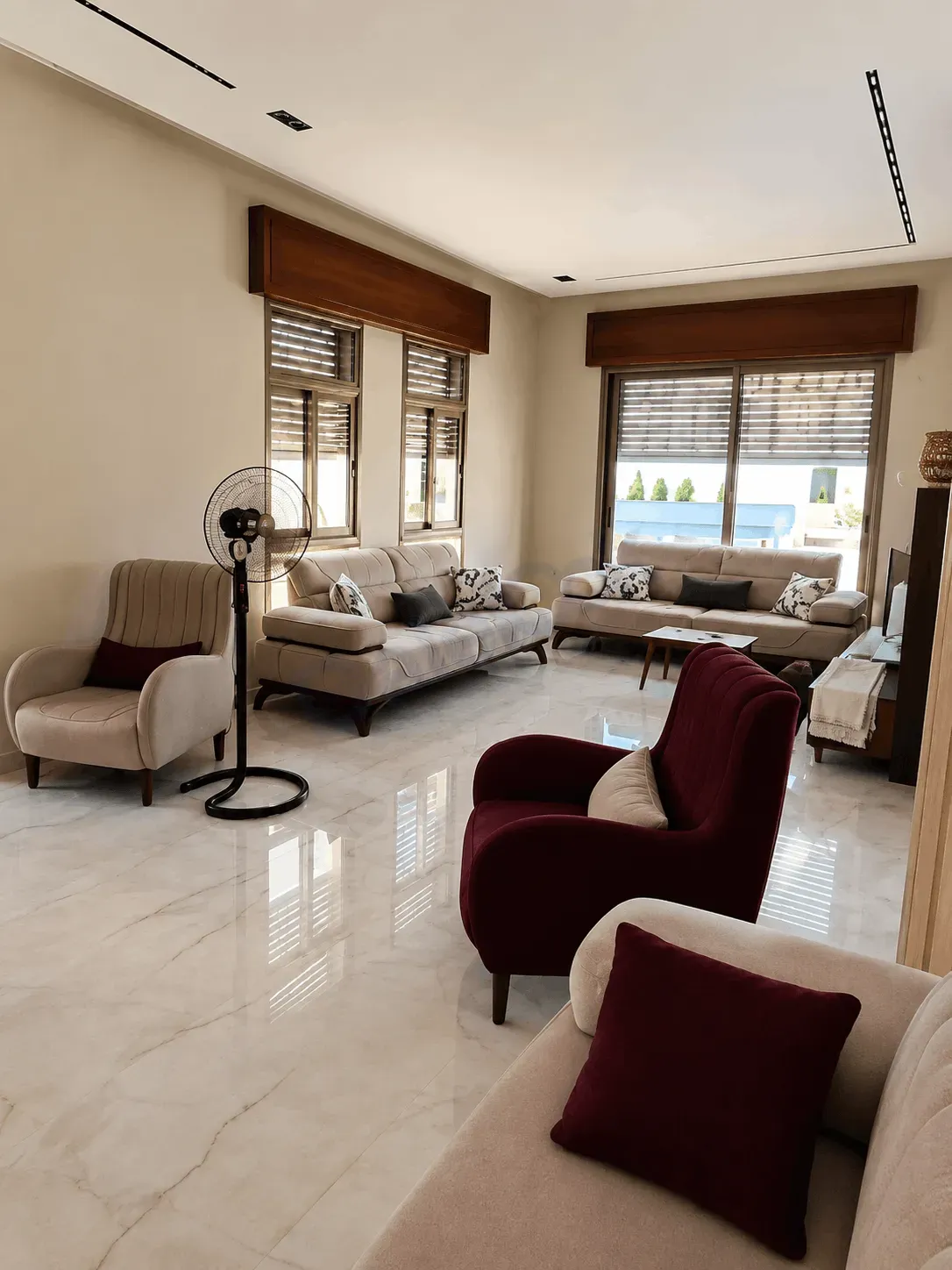 uploads/advertisements/images/villa_for_sale_in_jdaydet_artoz_damascus_-_dalelook__9_-1779112243292.webp