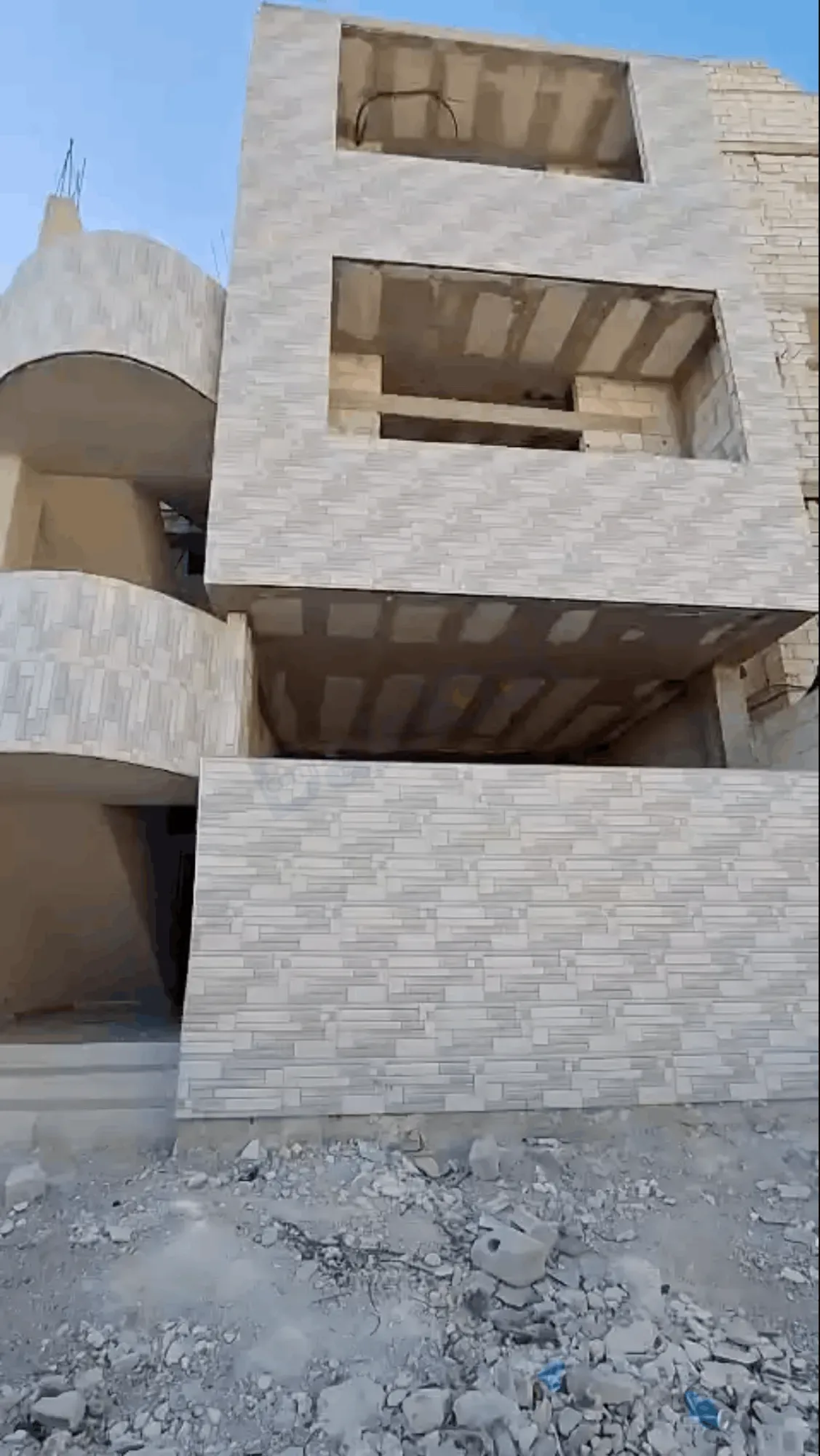 بناء كامل للبيع في كفر بطنا