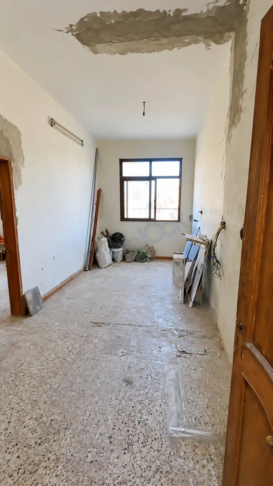 uploads/advertisements/images/شقة_طابق_رابع_مع_السطح_للبيع_في_عين_ترما_حي_العسة__2_-1792678624009.webp