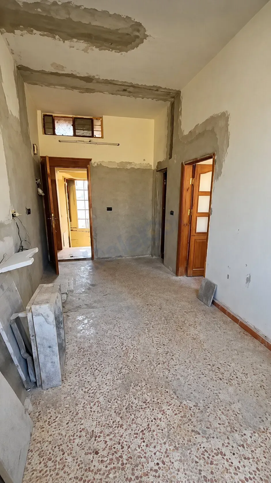 uploads/advertisements/images/شقة_طابق_رابع_مع_السطح_للبيع_في_عين_ترما_حي_العسة__3_-1792678624010.webp