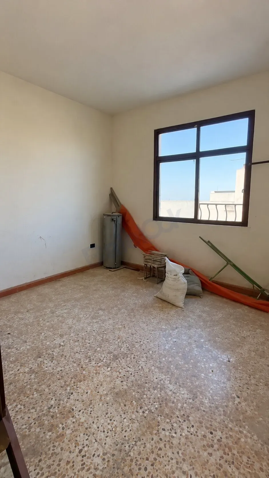 uploads/advertisements/images/شقة_طابق_رابع_مع_السطح_للبيع_في_عين_ترما_حي_العسة__7_-1792678624010.webp