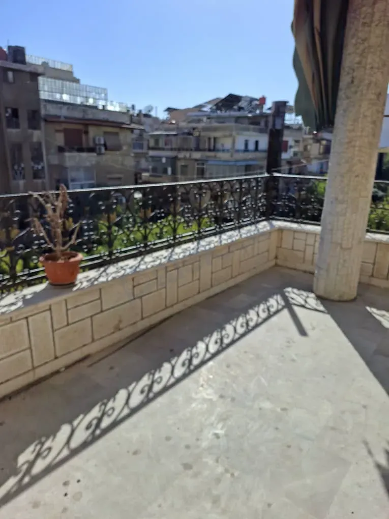 uploads/advertisements/images/شقة_للإيجار_في_دمشق_المزرعة__14_-1790100912130.webp