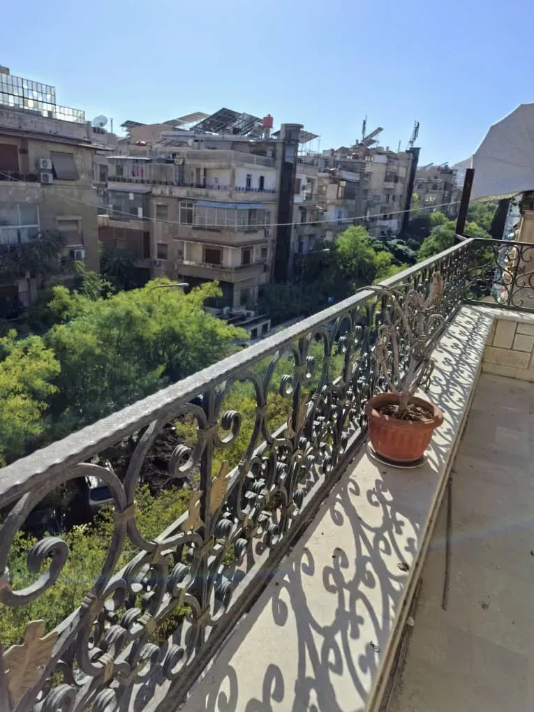 uploads/advertisements/images/شقة_للإيجار_في_دمشق_المزرعة__1_-1790100912132.webp