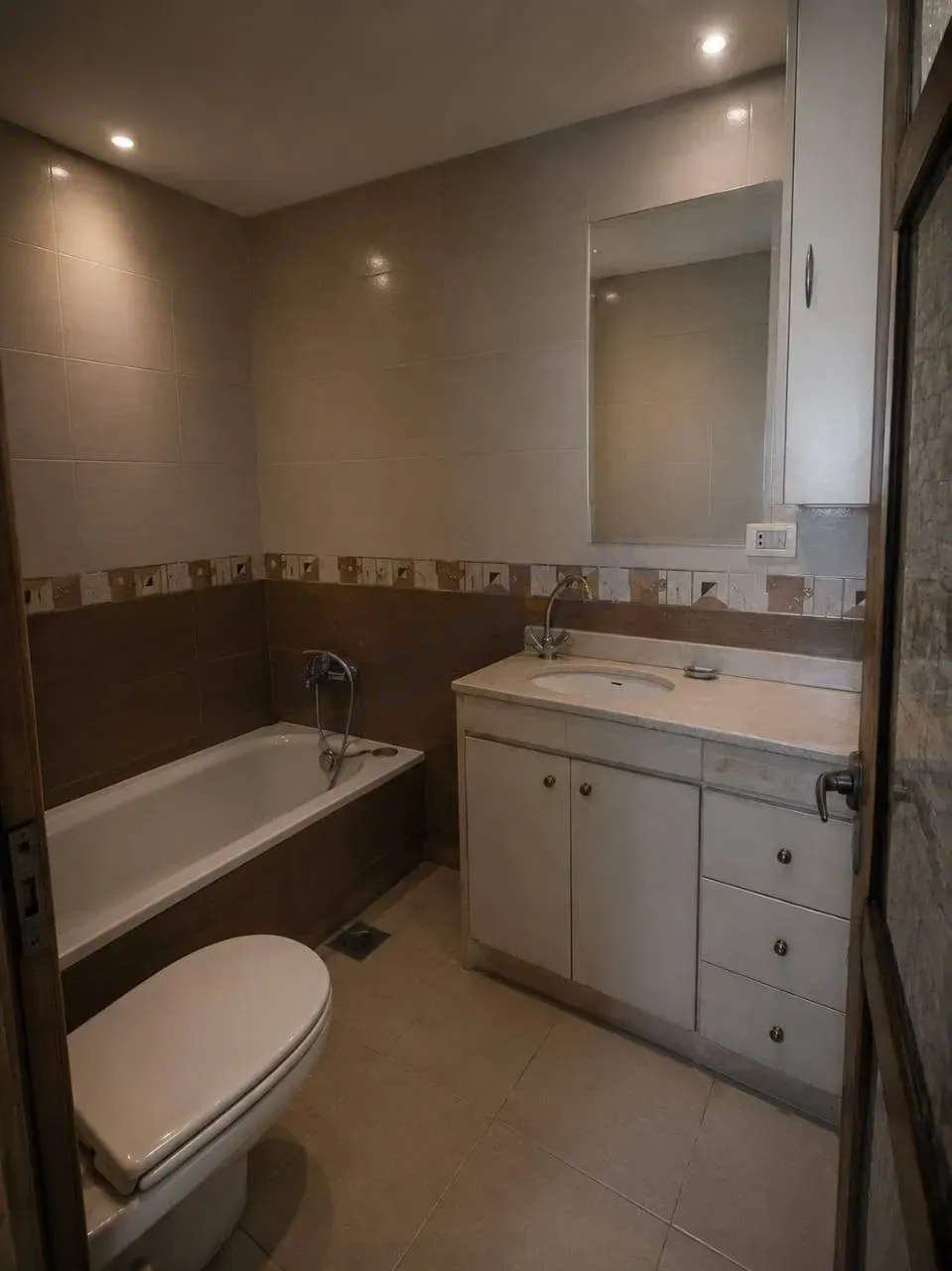 uploads/advertisements/images/شقة_للبيع_في_ببيلا_بداية_تنظيم_الأندلس__4_-1783107651832.webp