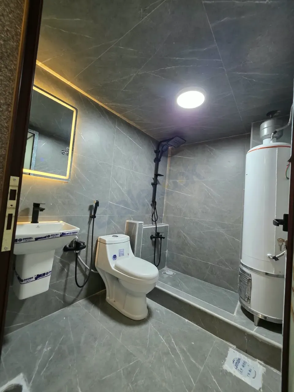 uploads/advertisements/images/شقة_للبيع_في_معضمية_الشام_سكن_أول__1_-1787863987655.webp
