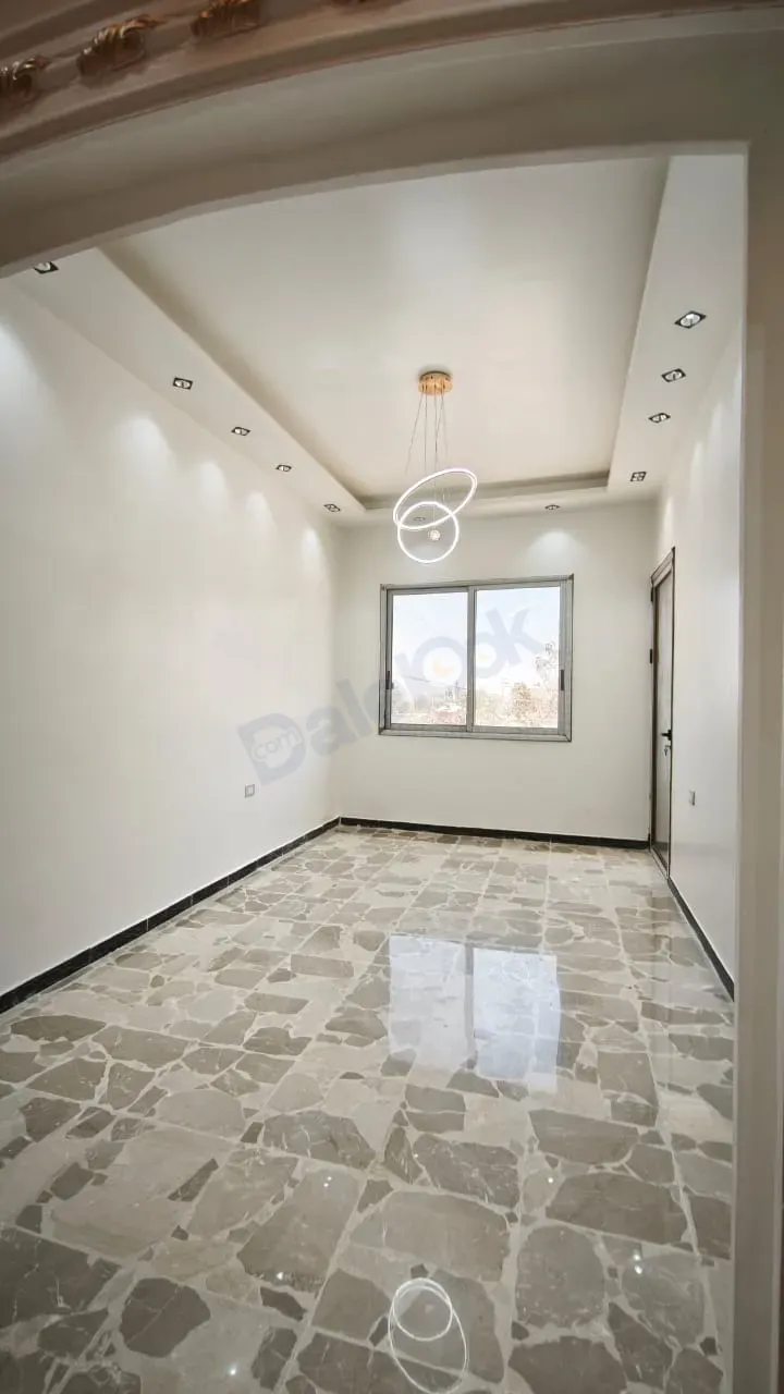 uploads/advertisements/images/شقة_مكسية_سوبر_للبيع_في_حرستا_حي_مشروب__5_-1792416660099.webp