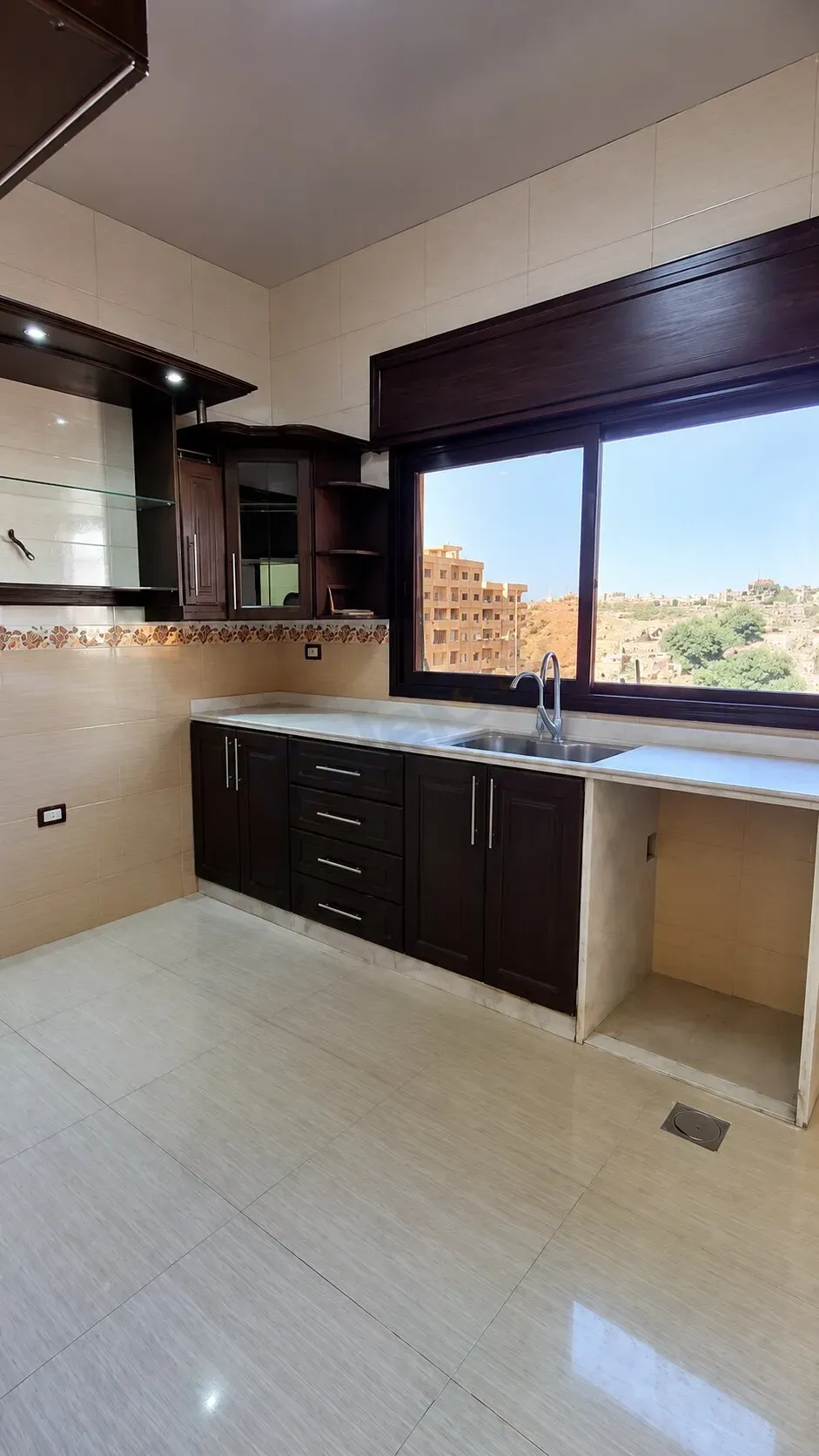 uploads/advertisements/images/شقة_مميزة_للبيع_بكسوة_سوبر_ديلوكس_في_ضاحية_قدسيا__8_-1788550581236.webp