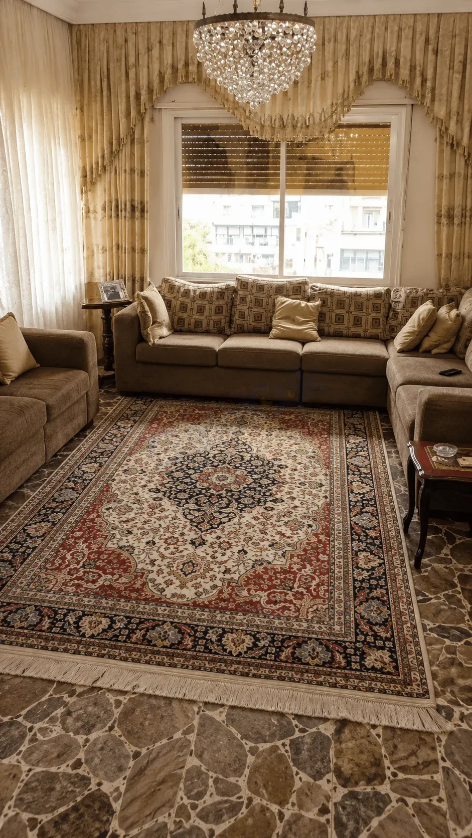 uploads/advertisements/images/شقة_مميزة_للبيع_في_قلب_شارع_بغداد__1_-1782506198257.webp