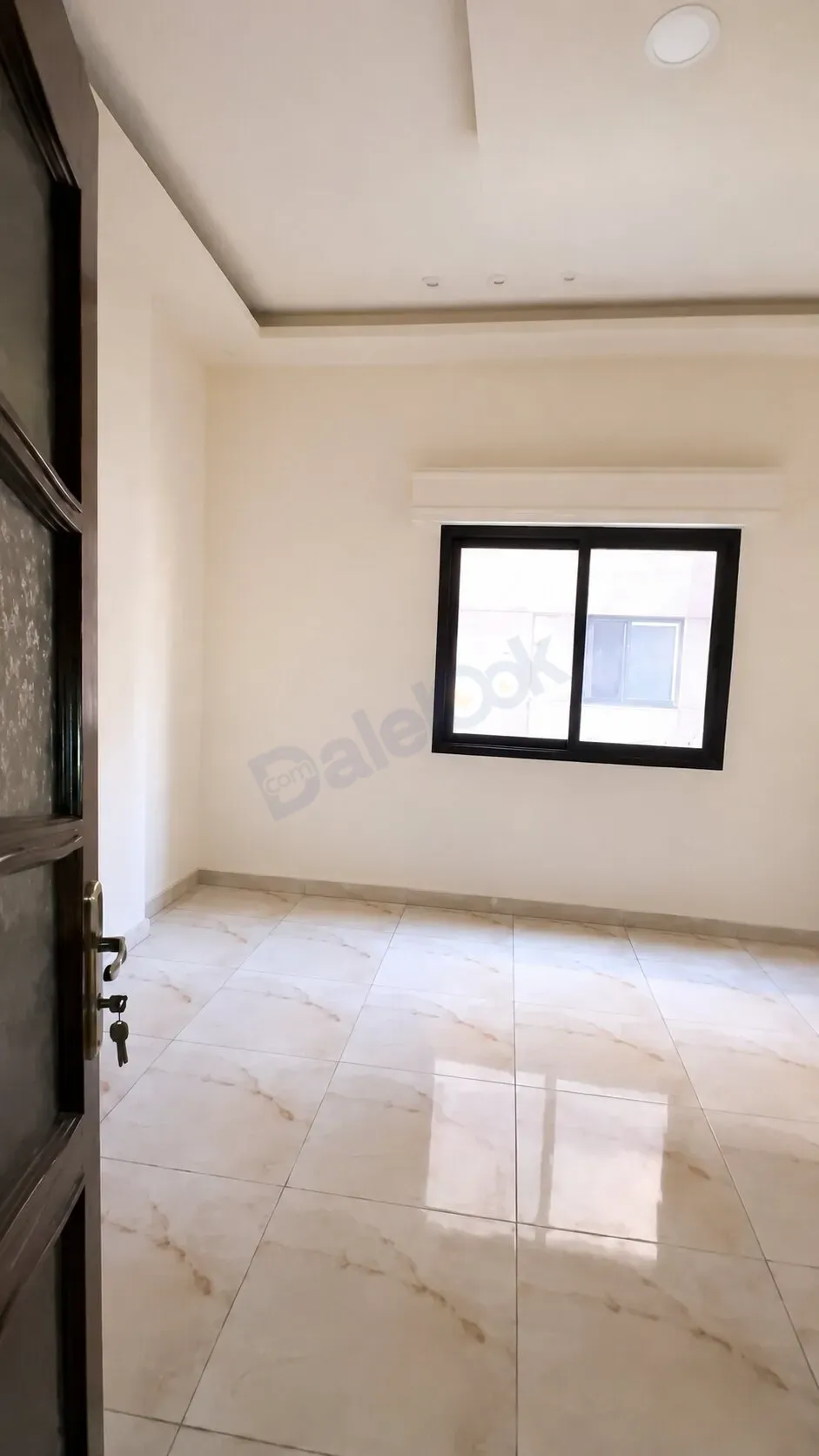 شقه  للبيع في كفر بطنا الشارع الرئيسي مباشر