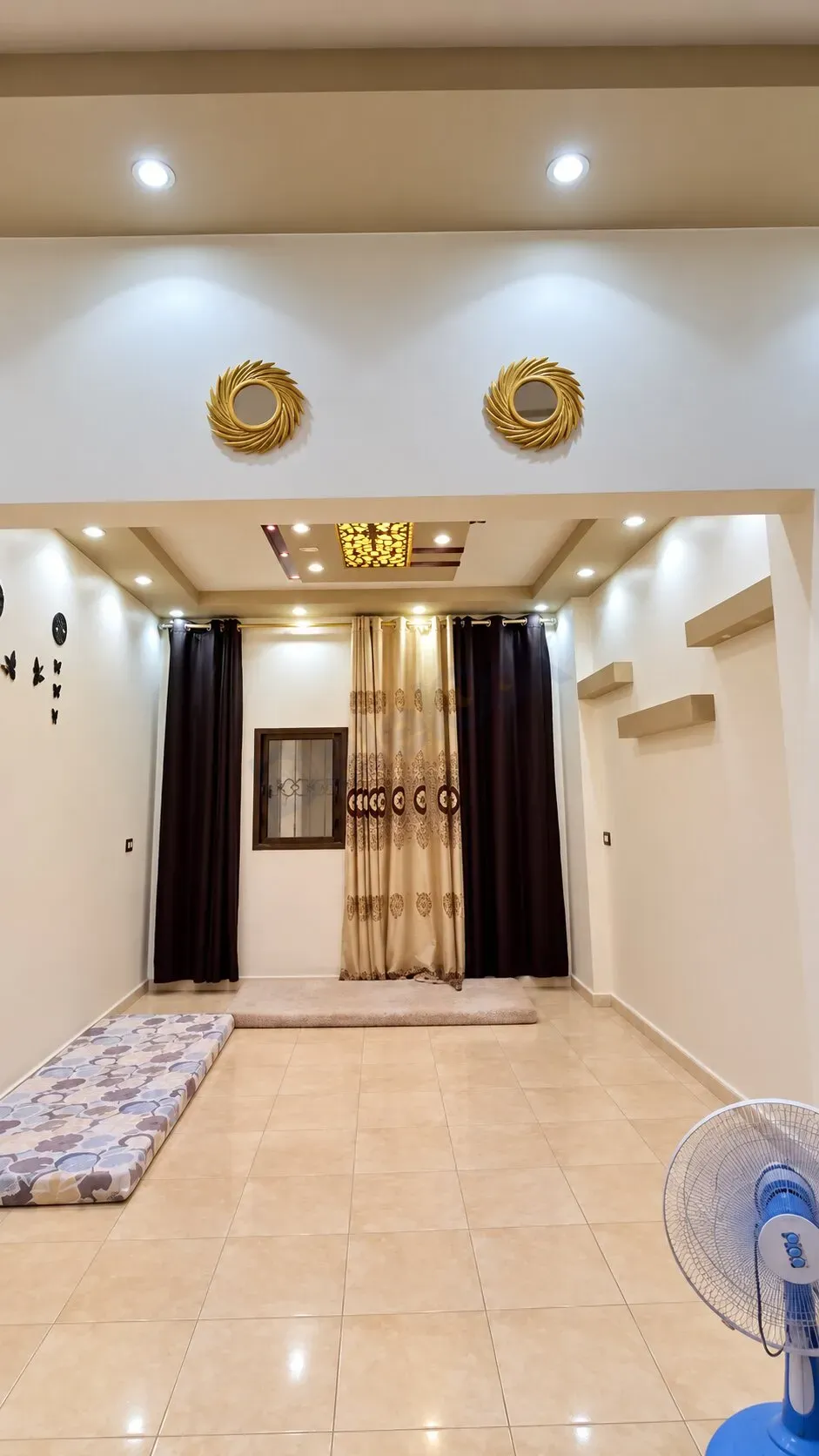 uploads/advertisements/images/شقه_للبيع_في_ريف_دمشق_عين_ترما_مقابل_البلديه_عند_دوار_السلام__4_-1791558328445.webp