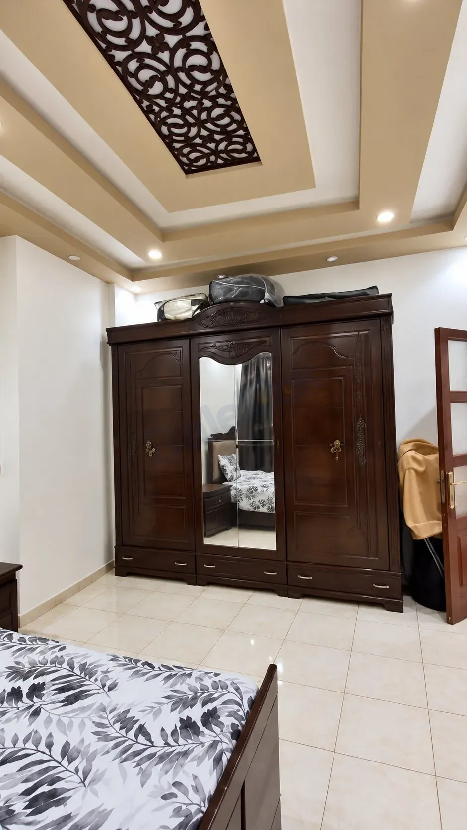 uploads/advertisements/images/شقه_للبيع_في_ريف_دمشق_عين_ترما_مقابل_البلديه_عند_دوار_السلام__6_-1791558328447.webp