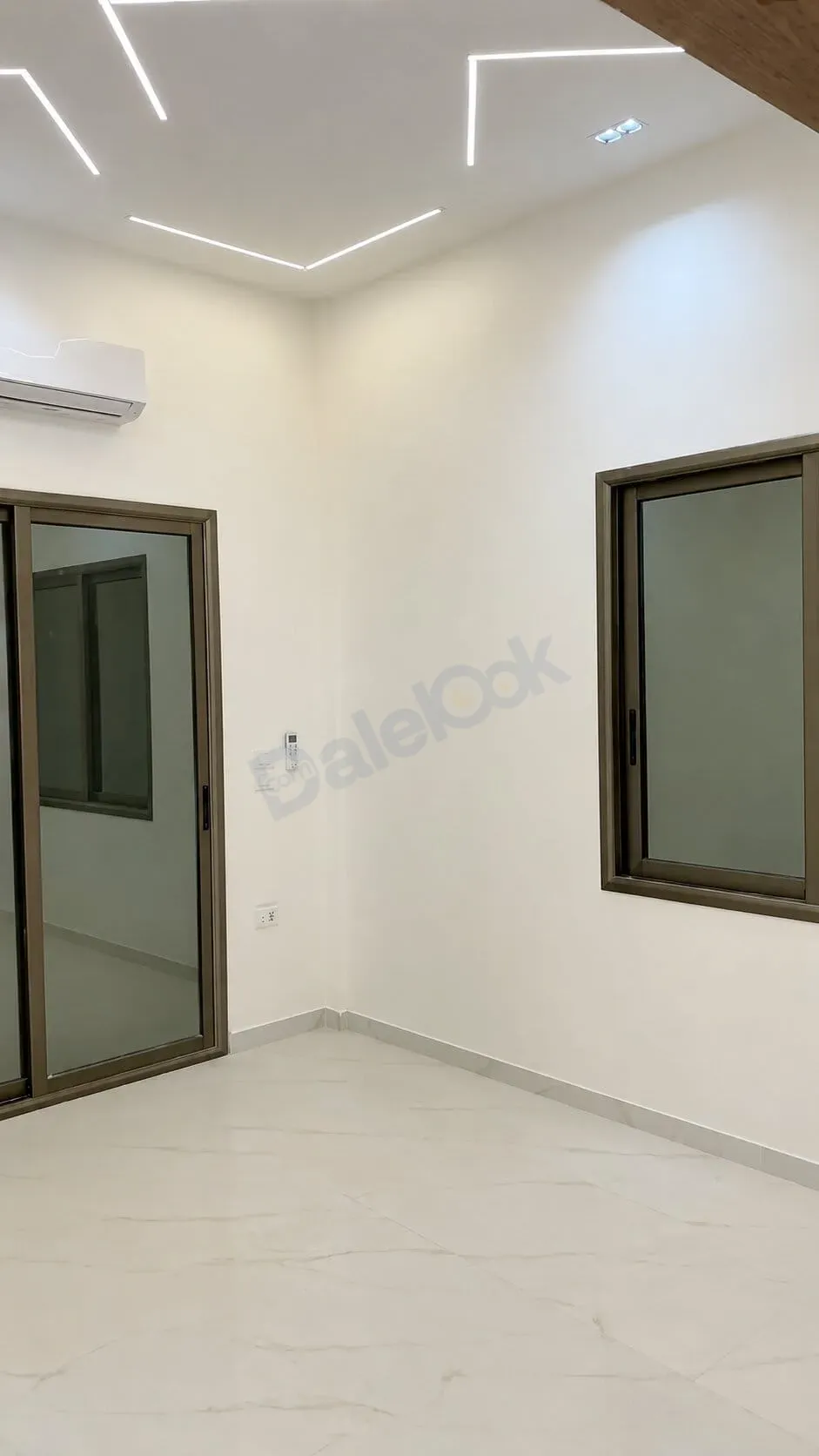 شقه للبيع في شارع بغداد خلف مستشفى الهلال