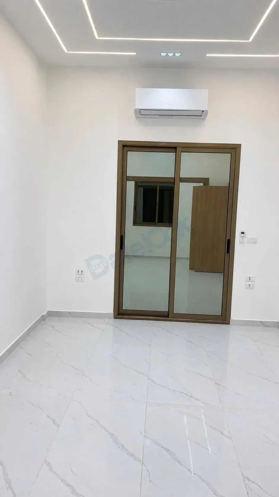 شقه للبيع في شارع بغداد خلف مستشفى الهلال