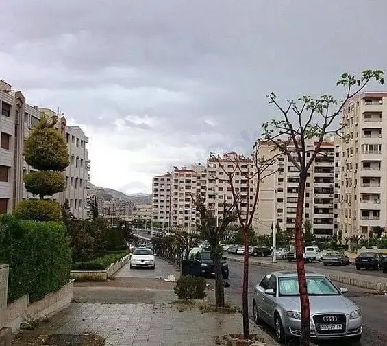 للإيجار السنوي شقة فاضية في المزة فيلات غربية