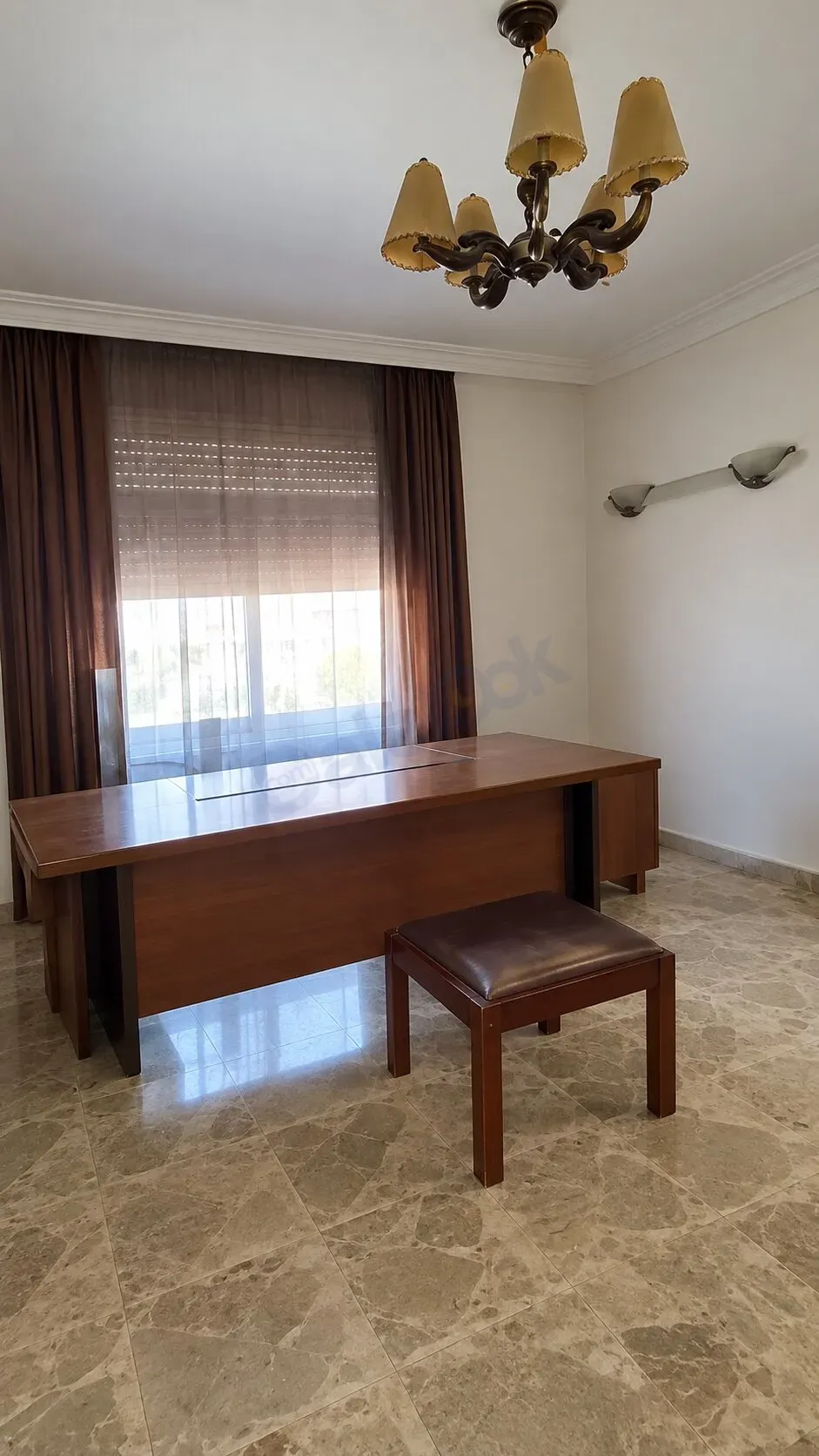 For annual rent, a furnished and spacious office in Mezzeh, eastern villas