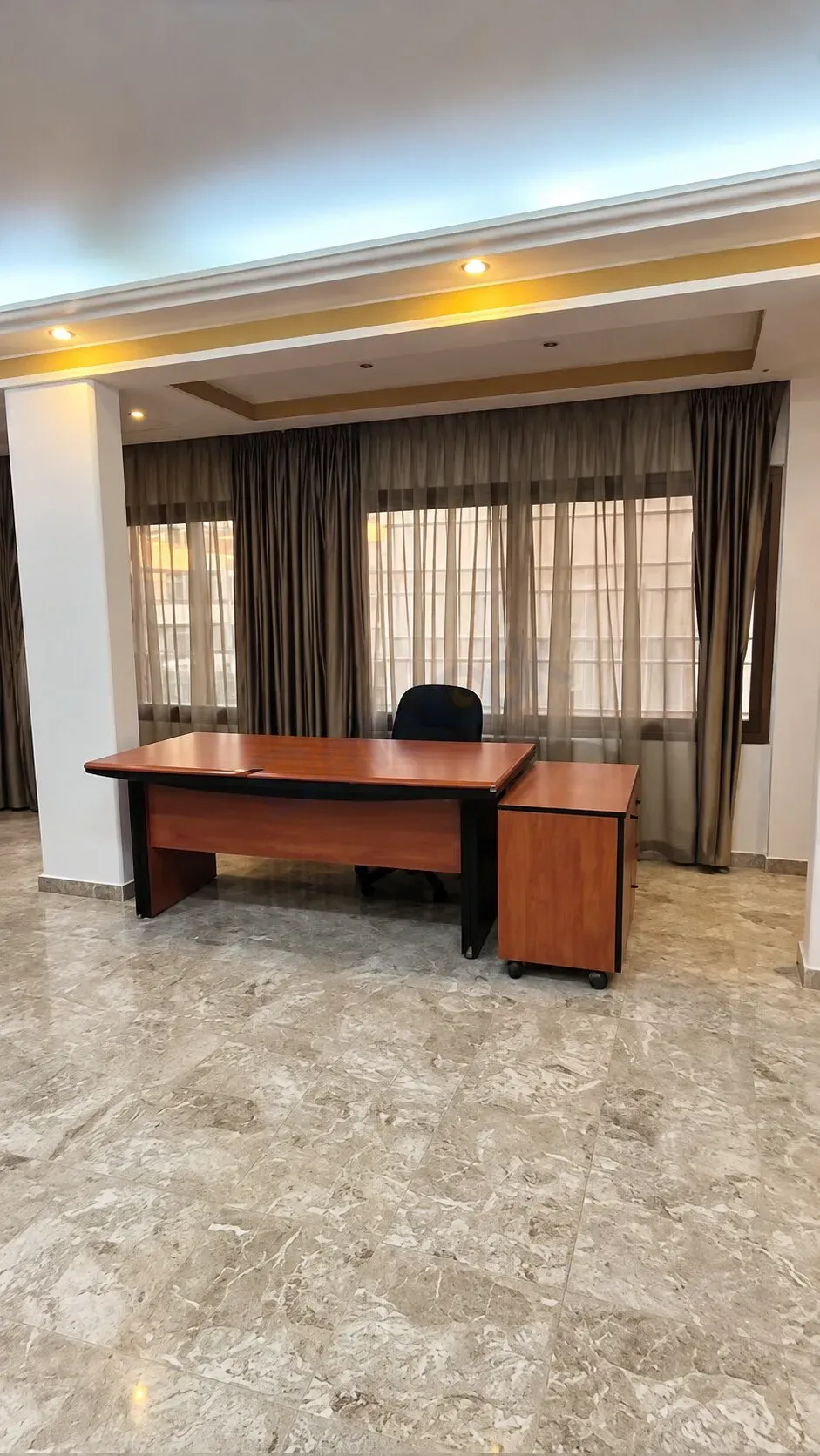 For annual rent, a furnished and spacious office in Mezzeh, eastern villas