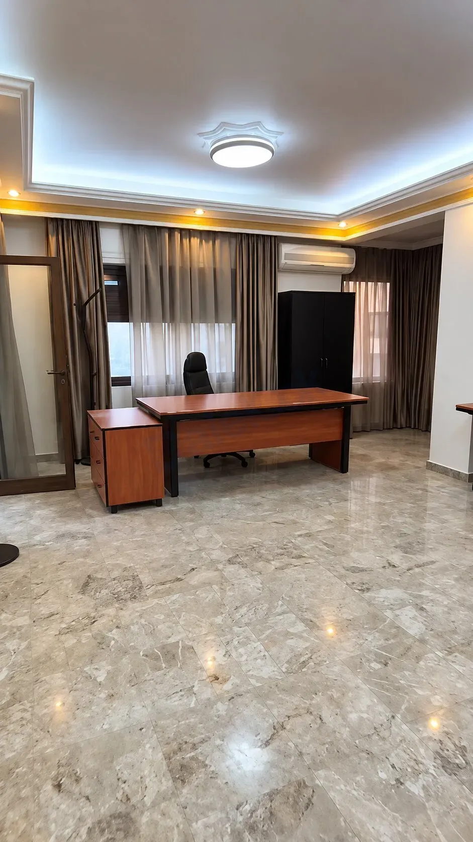 For annual rent, a furnished and spacious office in Mezzeh, eastern villas