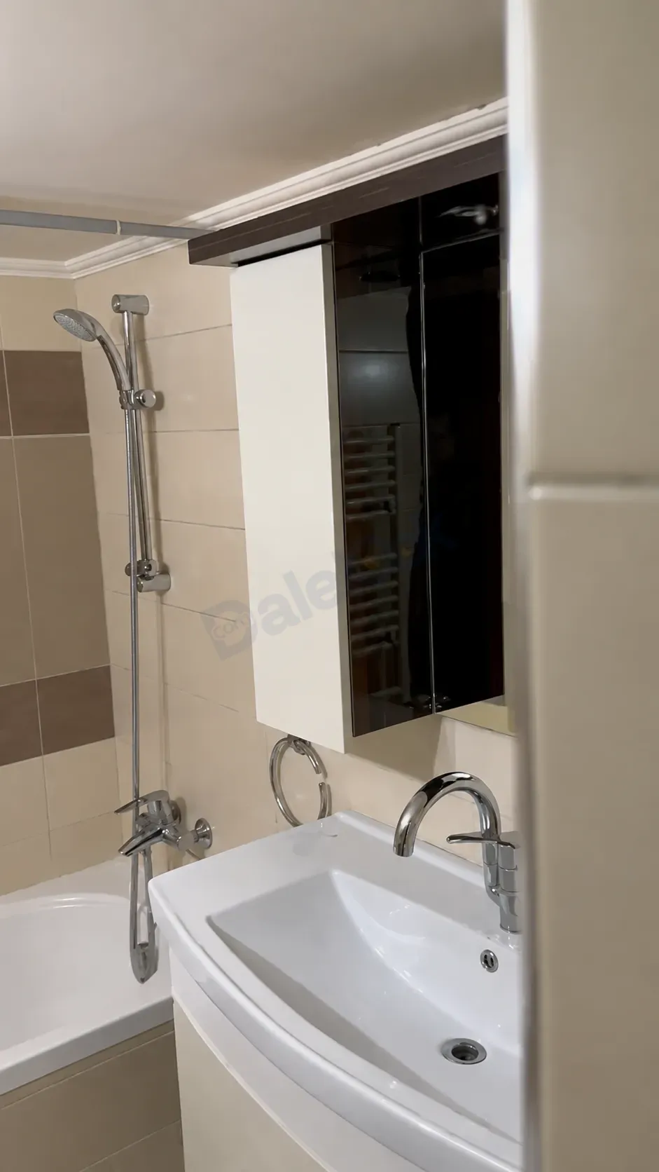 uploads/advertisements/images/للإيجار_السنوي_منزل_مفروش_في_المزة_فيلات_غربية__2_-1784152850734.webp