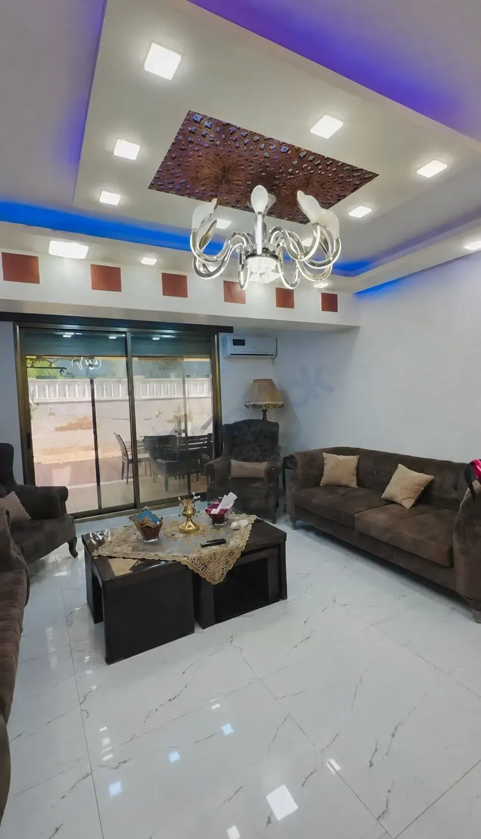 للإيجار شقة مفروشة في المزة خلف قصر العدل