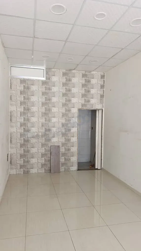 للإيجار محل في الزاهرة القديمة عالشارع العام