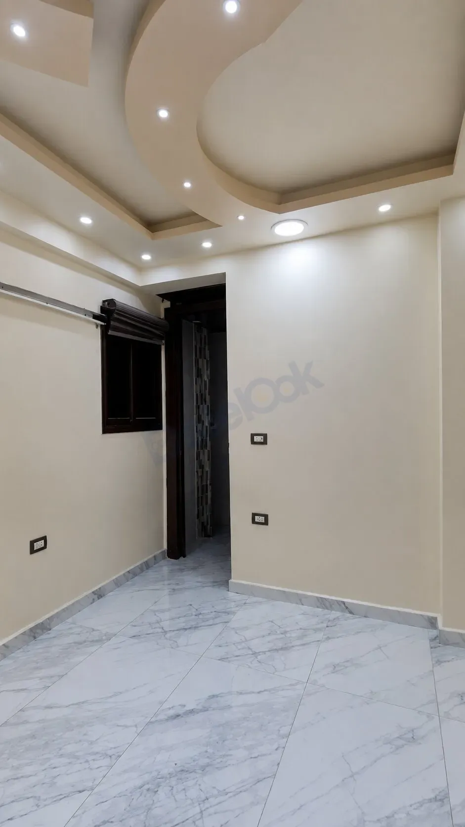 للاجار شقة فاضية في البرامكة شارع النخلات