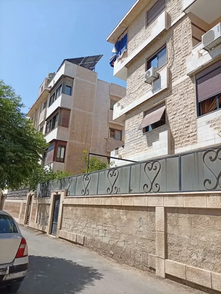 للاجار شقة في تخطيط كفرسوسة الجمالة