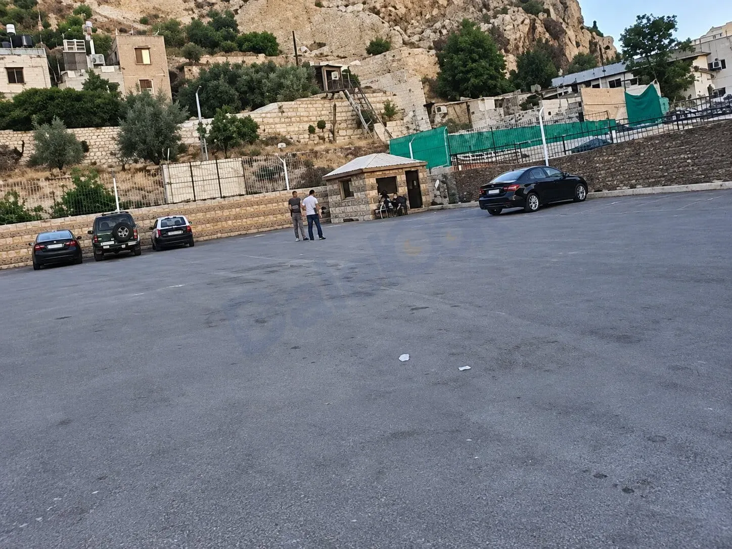 للبيع أرض دنمين في الربوة بجانب الشعار