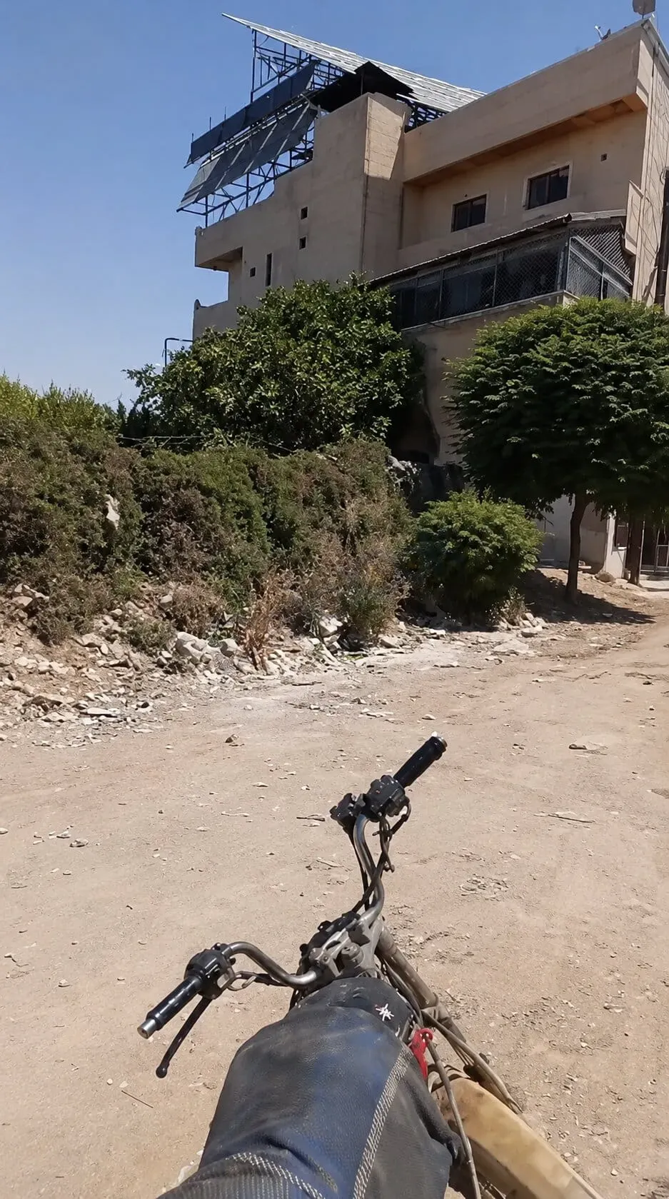 للبيع أرض سكنيه في عربين