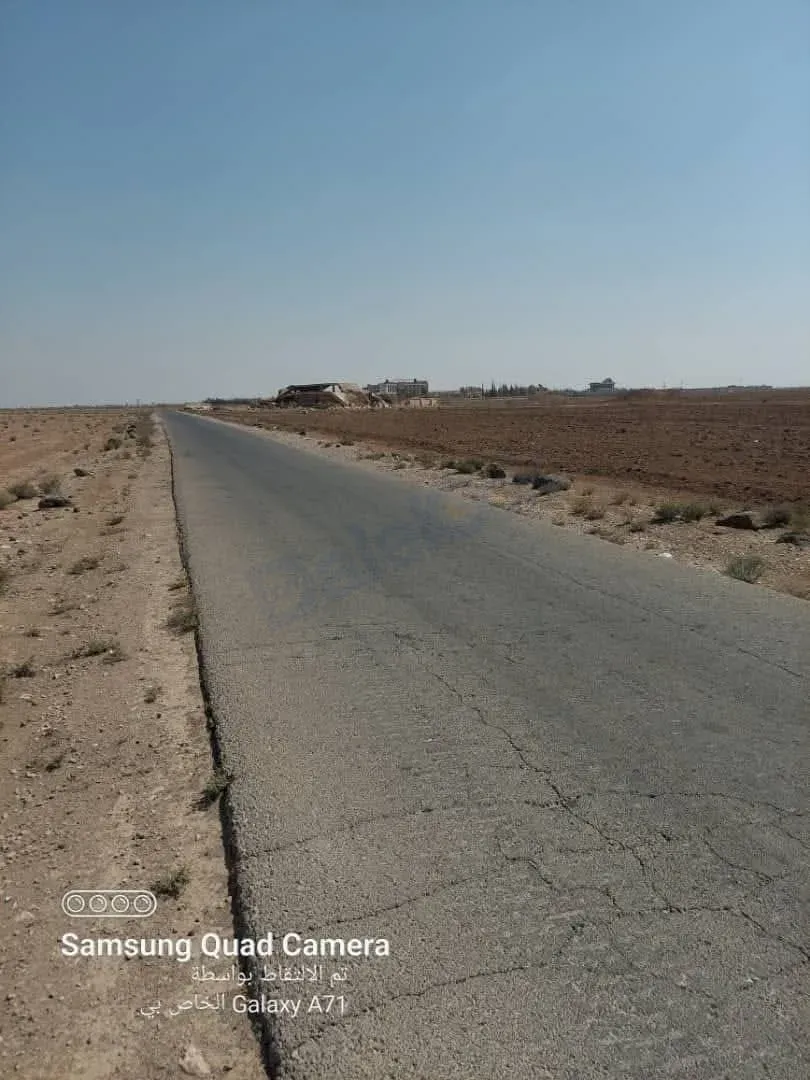للبيع أرض في تل مسكين مقابل مطار دمشق الدولي