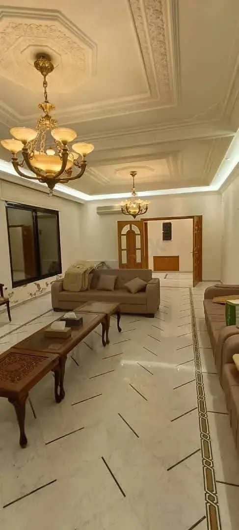 للبيع أو للإيجار فيلا قصر في يعفور شارع السفراء