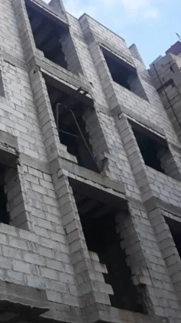 للبيع بناء كامل عظم في الزاهرة القديمة دخلة جامع الماجد