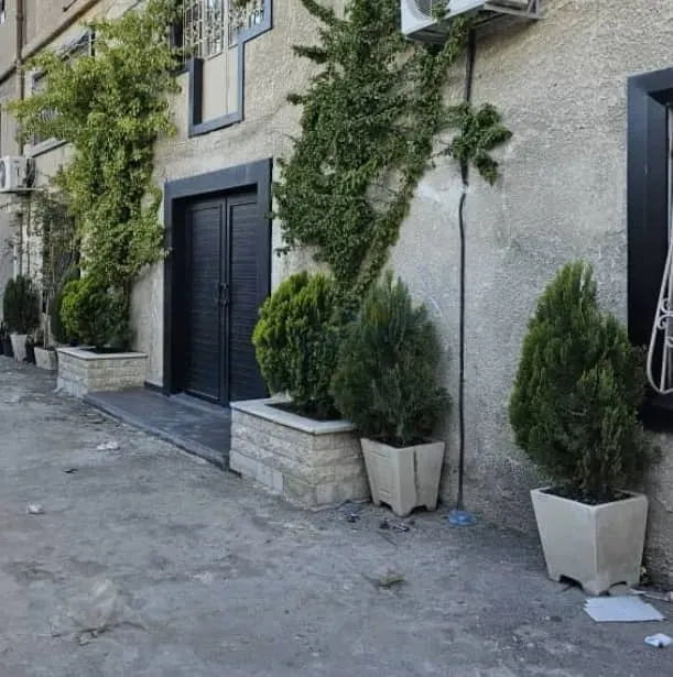 uploads/advertisements/images/للبيع_بناء_معمل_مميز_بموقع_مميز_في_دمشق_عين_ترما__10_-1792173324427.webp