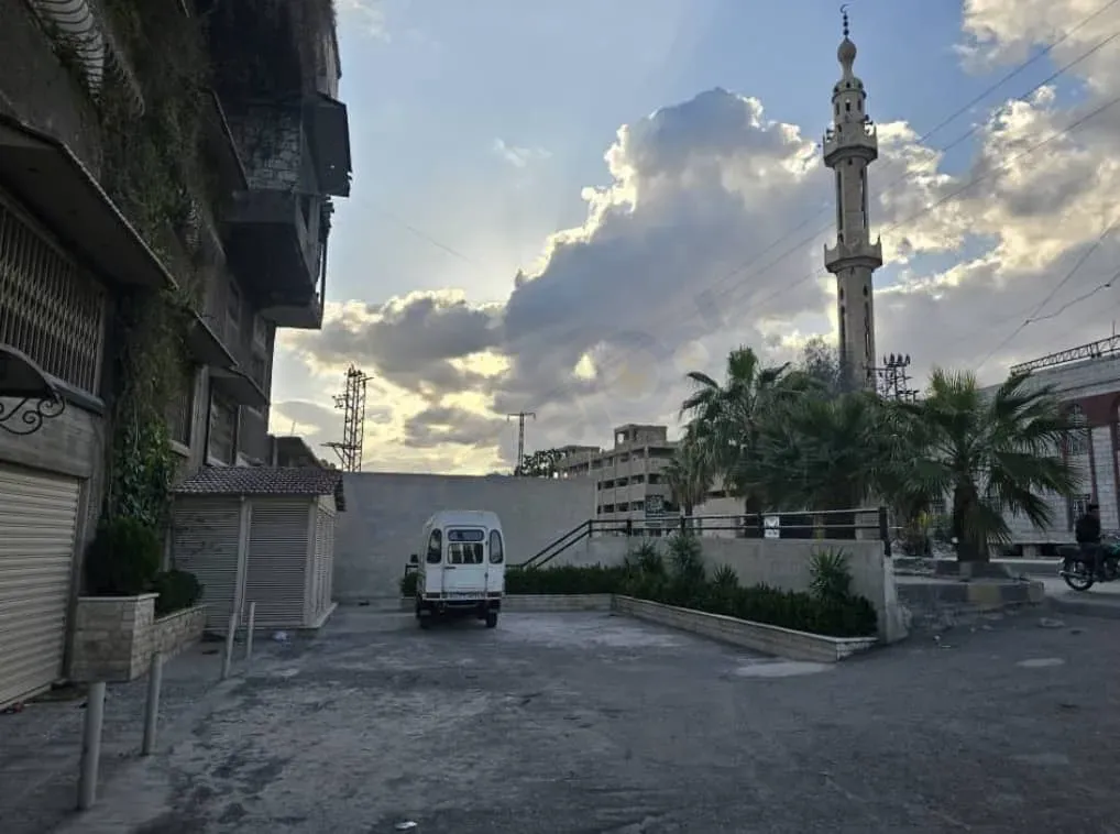 uploads/advertisements/images/للبيع_بناء_معمل_مميز_بموقع_مميز_في_دمشق_عين_ترما__1_-1792173324427.webp