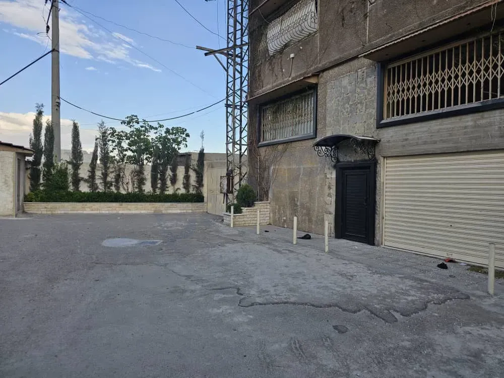 uploads/advertisements/images/للبيع_بناء_معمل_مميز_بموقع_مميز_في_دمشق_عين_ترما__3_-1792173324427.webp