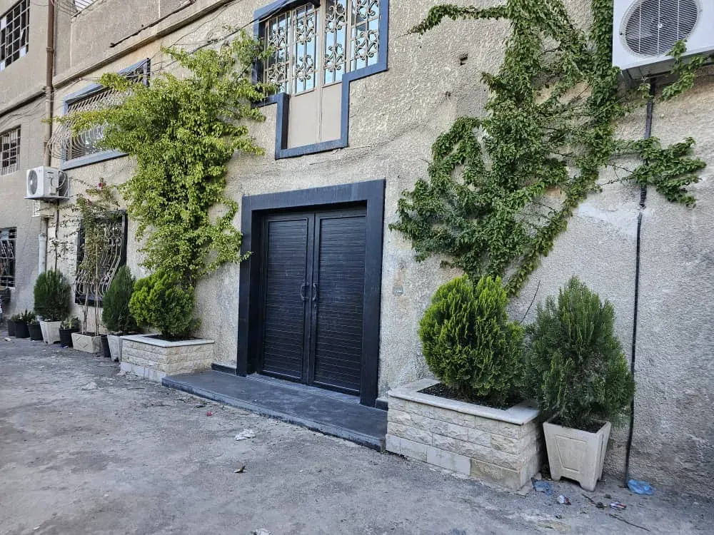 uploads/advertisements/images/للبيع_بناء_معمل_مميز_بموقع_مميز_في_دمشق_عين_ترما__9_-1792173324427.webp
