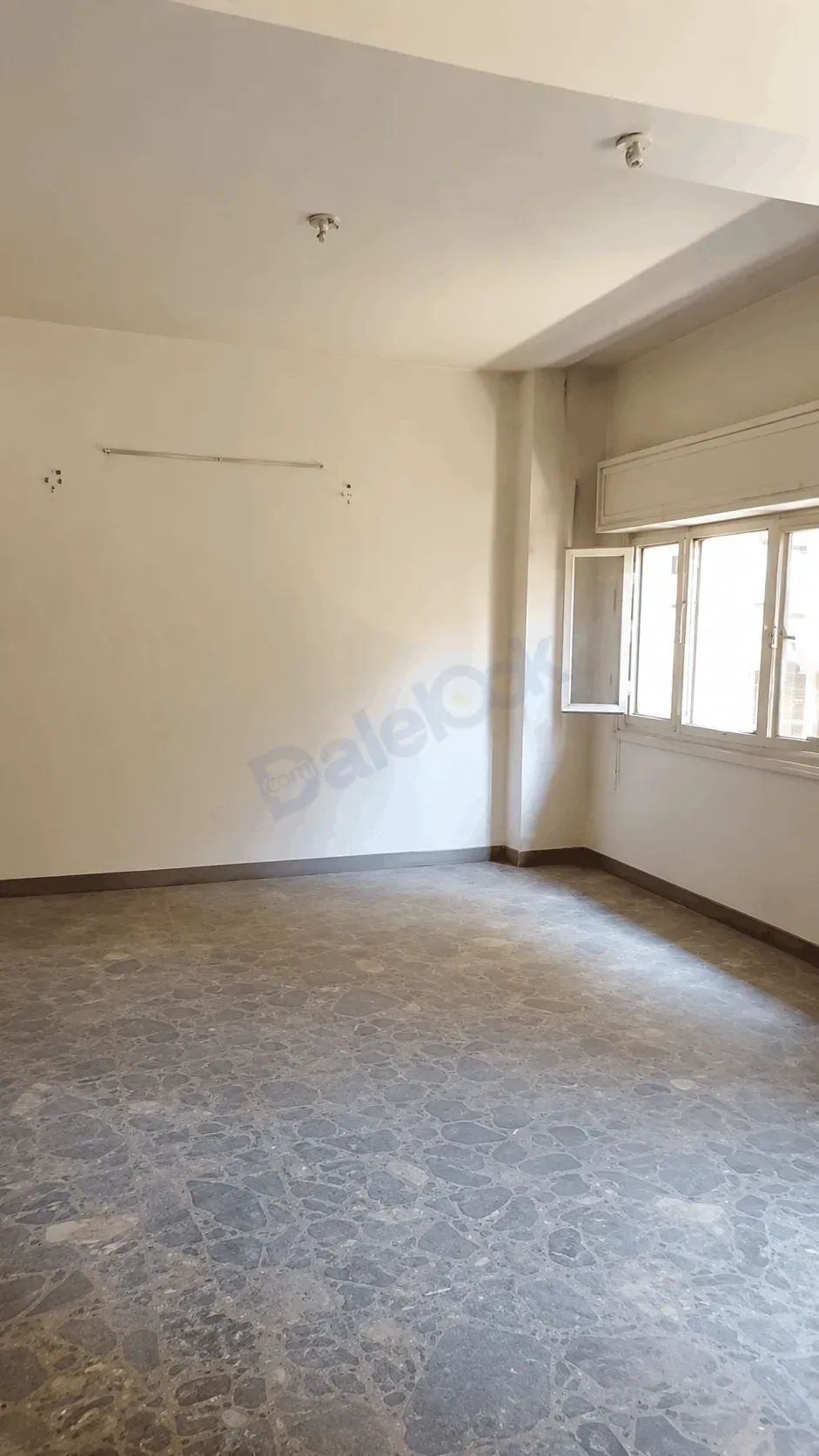 uploads/advertisements/images/للبيع_بيت_بالحلبوني_مقابل_فندق_اوربا__2_-1785084082192.webp