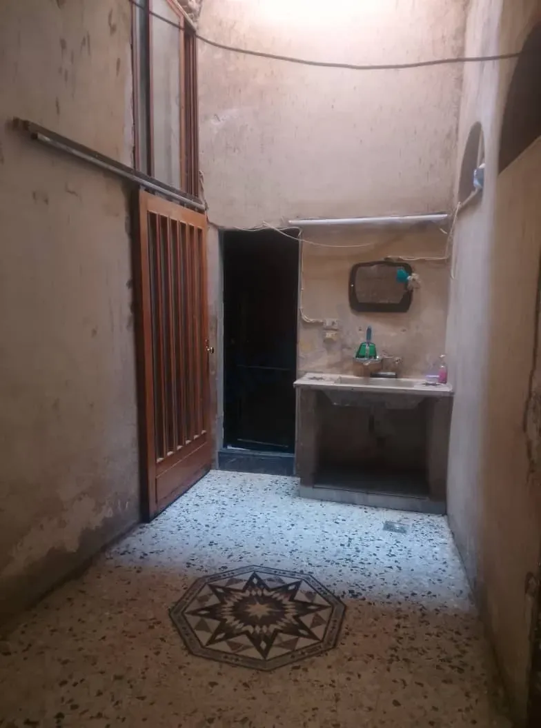للبيع بيت عربي افرنجي في الميدان