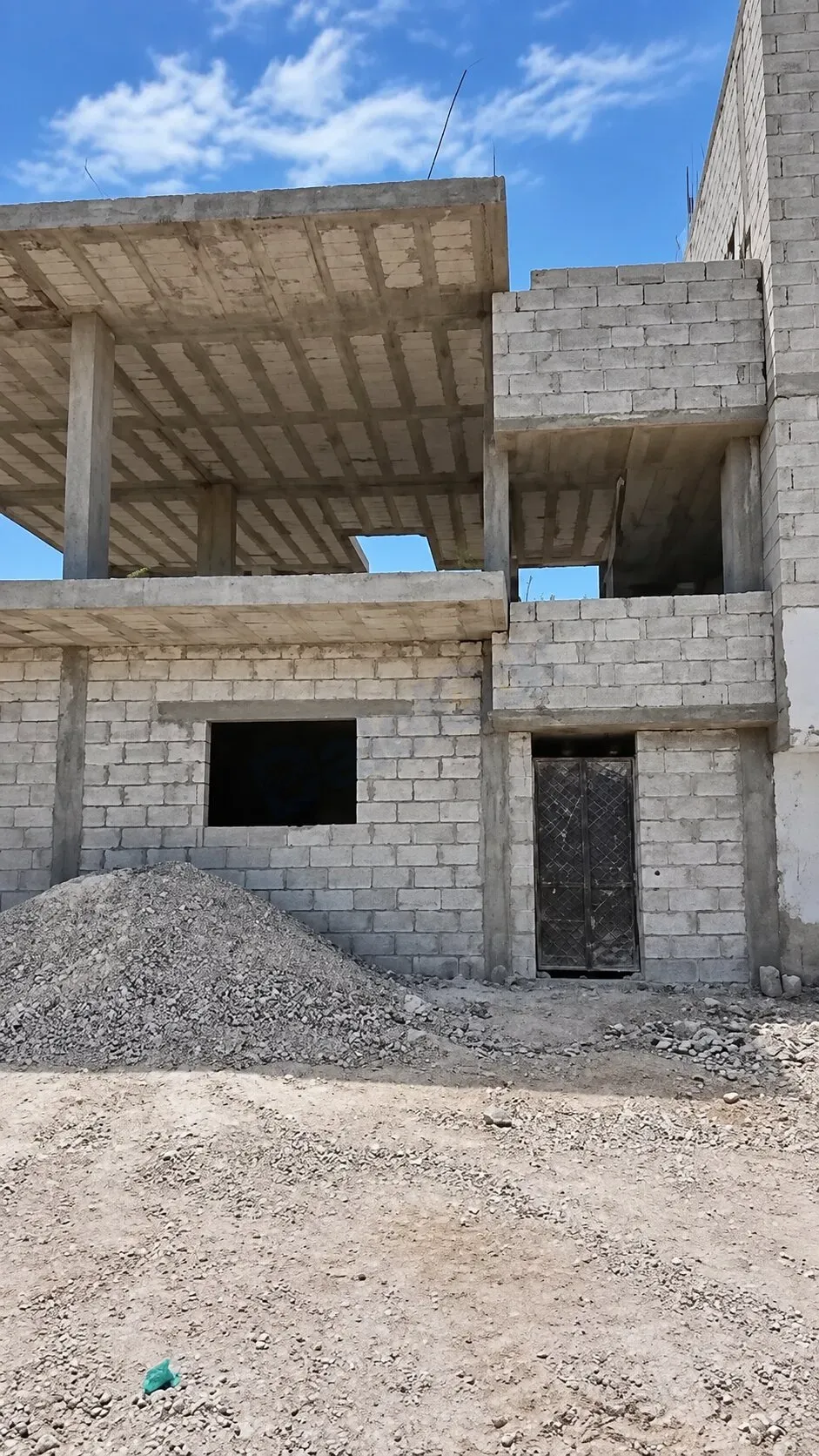للبيع بيت عربي على العضم في جديدة عرطوز