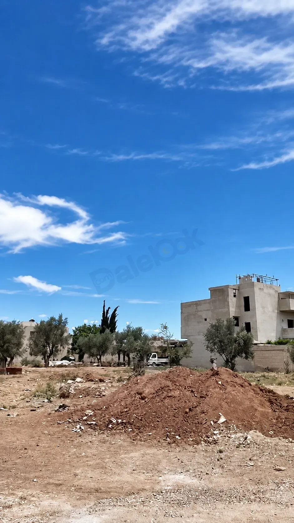 للبيع بيت عربي على العضم في جديدة عرطوز
