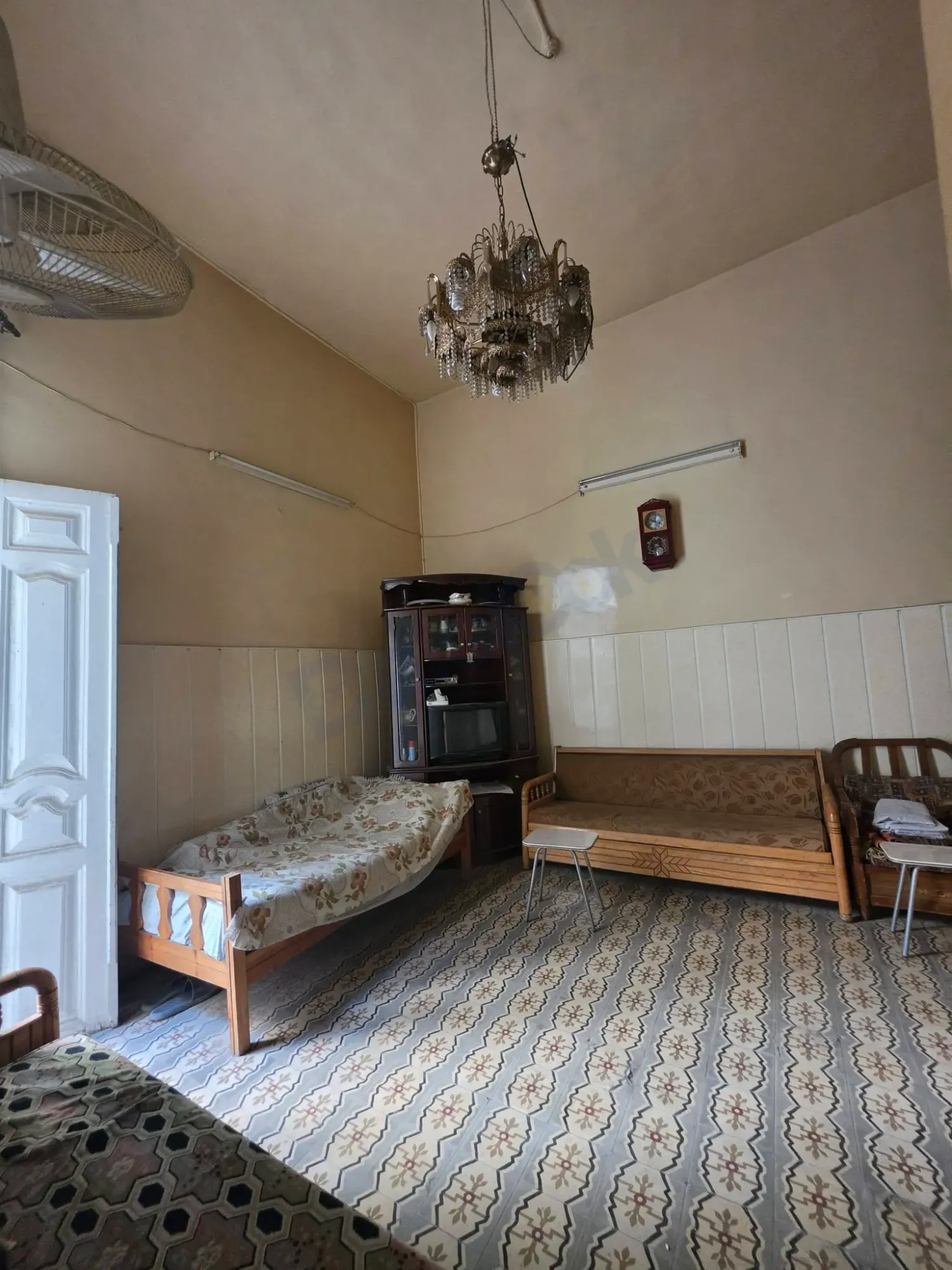 uploads/advertisements/images/للبيع_بيت_عربي_في_دمشق_بمنطقة_شارع_بغداد_خلف_جامع_الفاروق__5_-1791408272505.webp