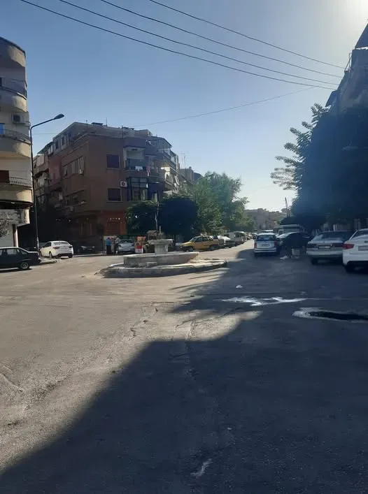 للبيع بيت عربي مع أربع محلات في شارع بغداد