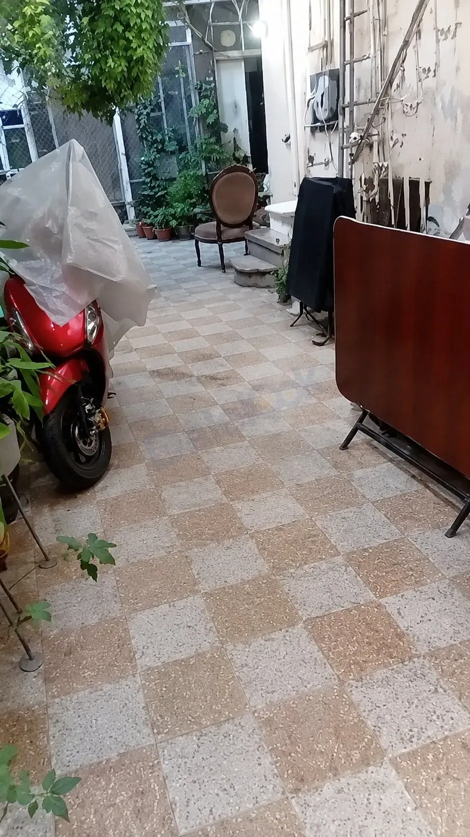 للبيع بيت عربي من المالك في السويقة