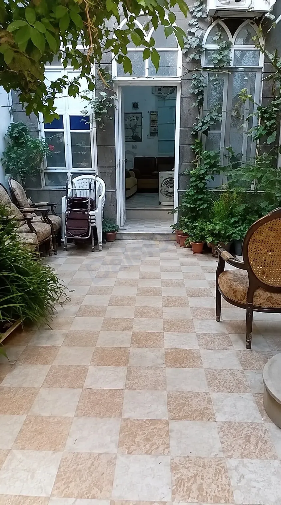 للبيع بيت عربي من المالك في السويقة