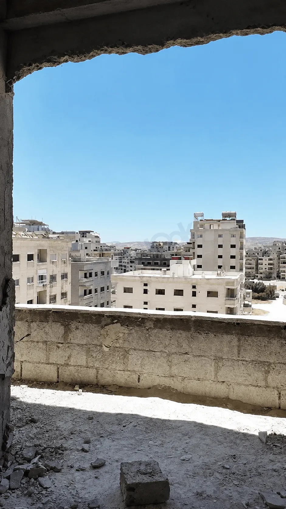 للبيع بيت في جديدة عرطوز تنظيم السلالم