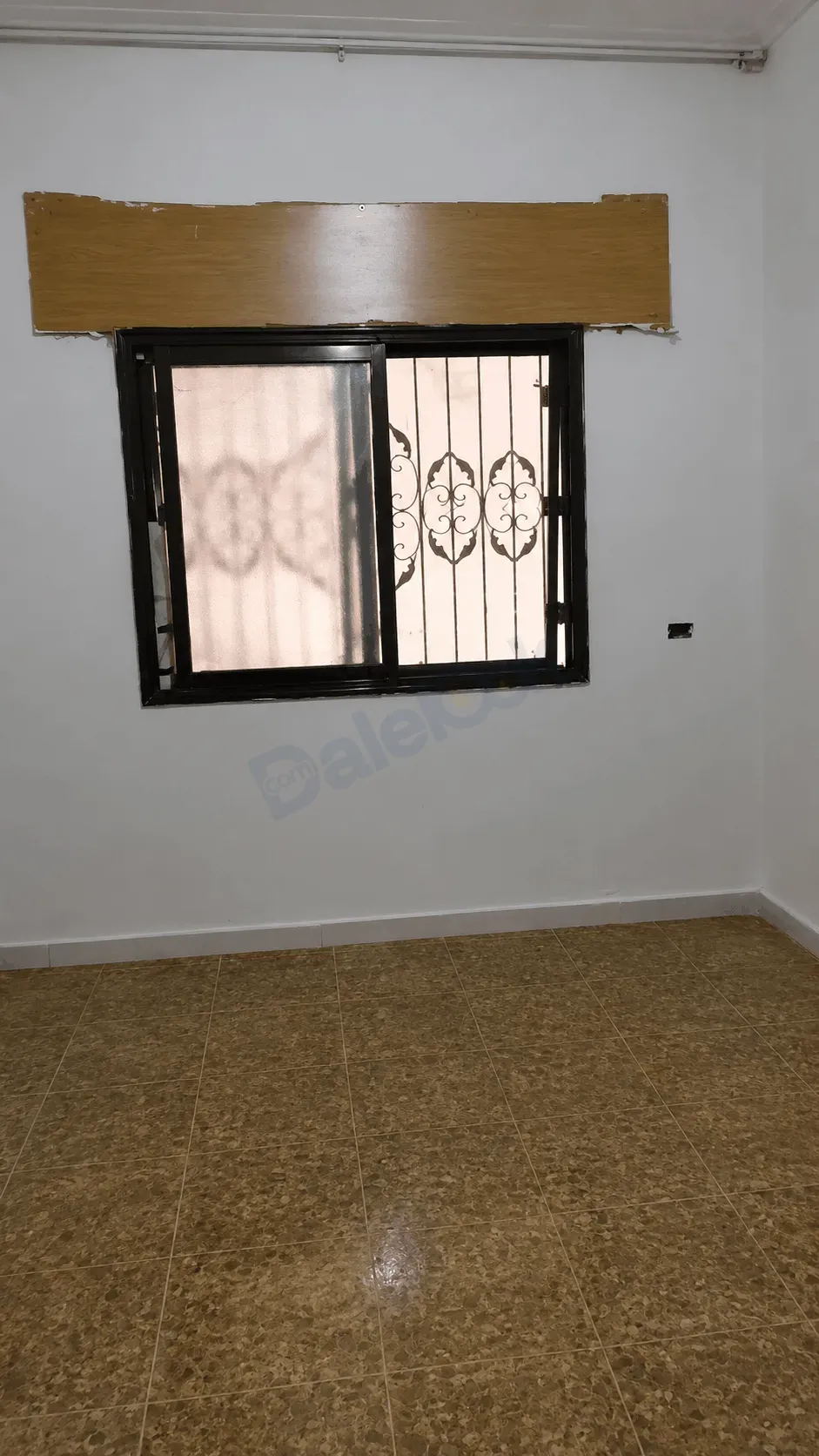 uploads/advertisements/images/للبيع_بيت_في_معضمية_الشام_بالقرب_من_موقف_القهوة__6_-1782763617204.webp